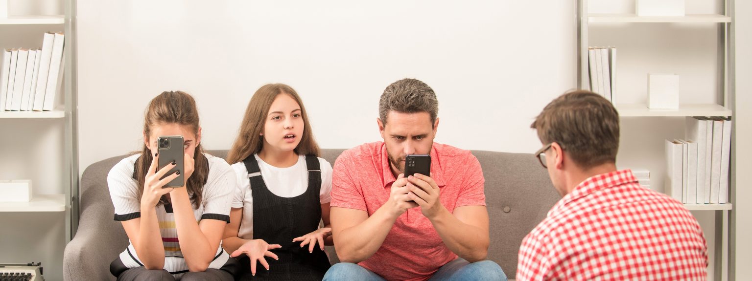 urlop od smartfona ESC ośrodek leczenie e-uzależnień Warszawa Żoliborz