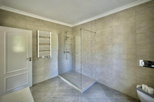 Łazienka 2 w ESC ośrodek leczenia e-uzależnień Warszawa Radosław Helwich ul. Boguckiego 6/3 psychoterapia uzależnień