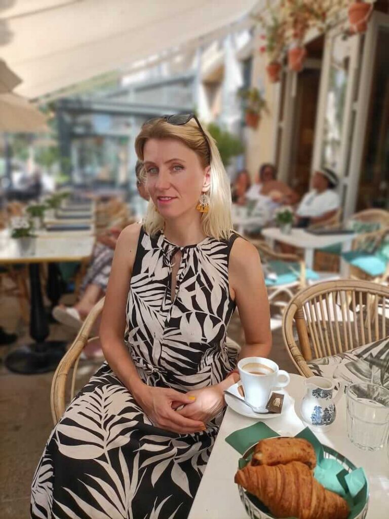 Arteterapia w leczeniu uzależnień Małgorzata Helwich artystka i arteterapetutka w ESC ośrodek leczenia e-uzależnień