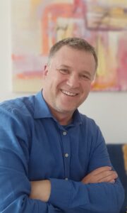 Radosław Helwich certyfikowany terapeuta uzależnień założyciel ośrodka ESC specjalizującego się w leczeniu e-uzależnień Warszawa Żoliborz