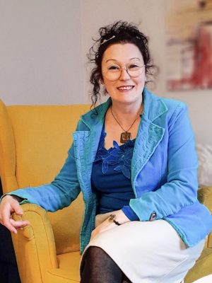 Elżbieta Rosiak ESC -Terapeutka TSR (Terapia skoncentrowana na rozwiązaniach) w ESC ośrodek leczenia e-uzależnień Warszawa ul. Boguckiego 6./3 oligofrenopedagog