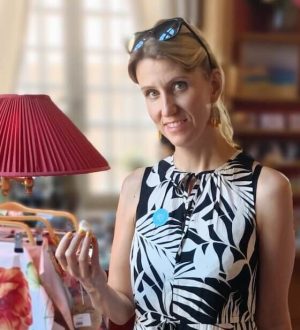 Arteterapia w leczeniu uzależnień Małgorzata Helwich artystka i arteterapetutka w ESC ośrodek leczenia e-uzależnień